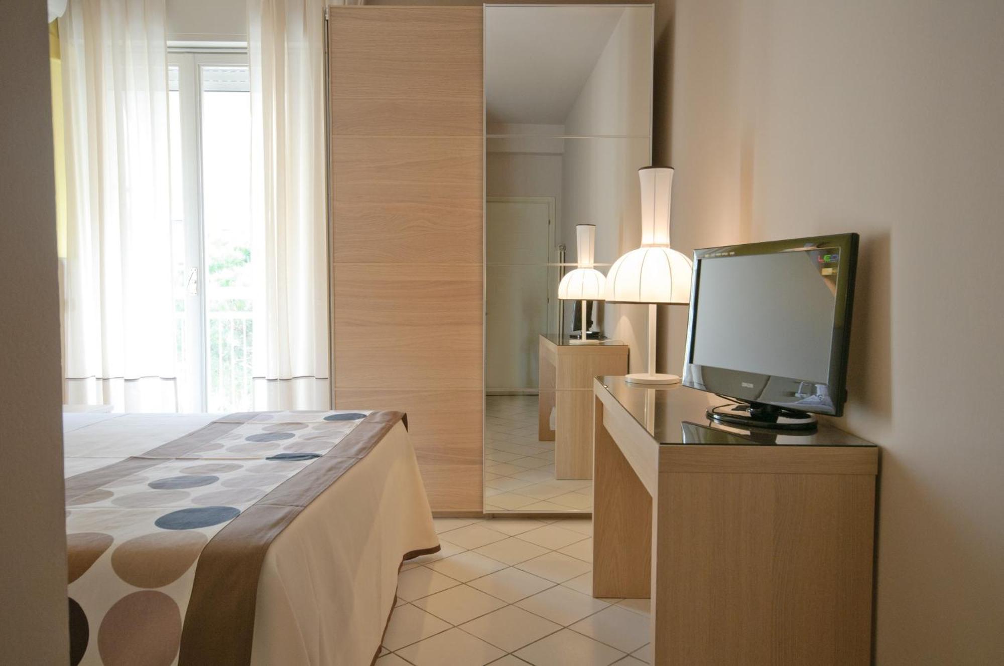 Hotel Trionfal Milano Marittima Exterior foto