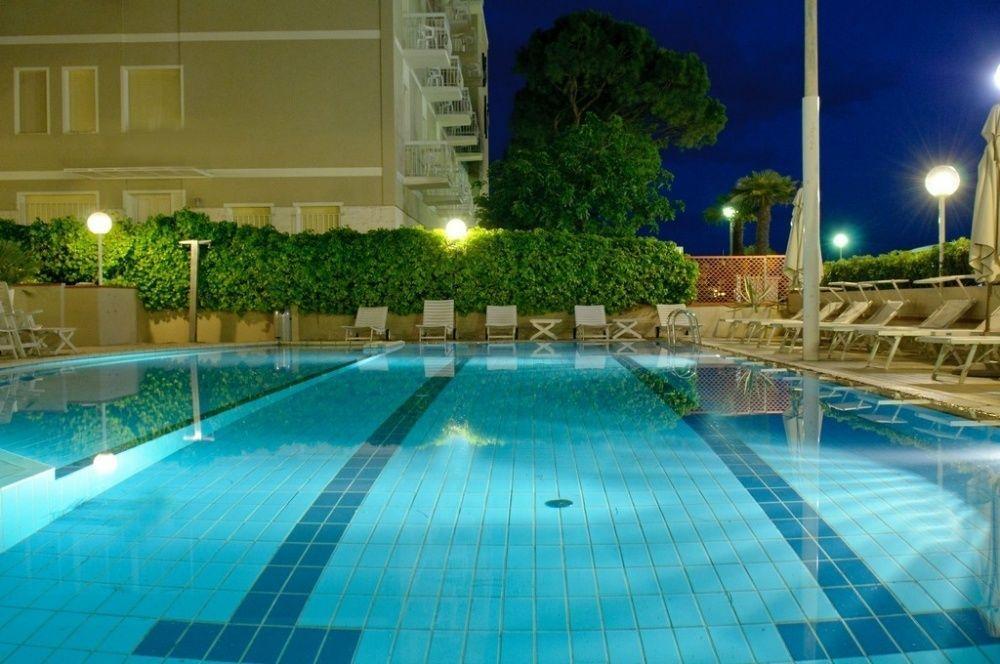 Hotel Trionfal Milano Marittima Exterior foto